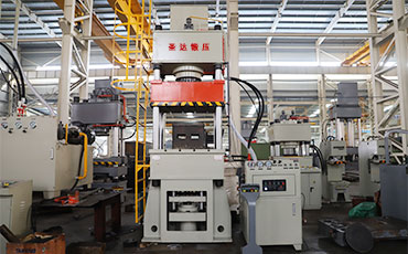 三梁四柱液壓機(jī)簡述（結(jié)構(gòu)、特點(diǎn)、參數(shù)及配置）
